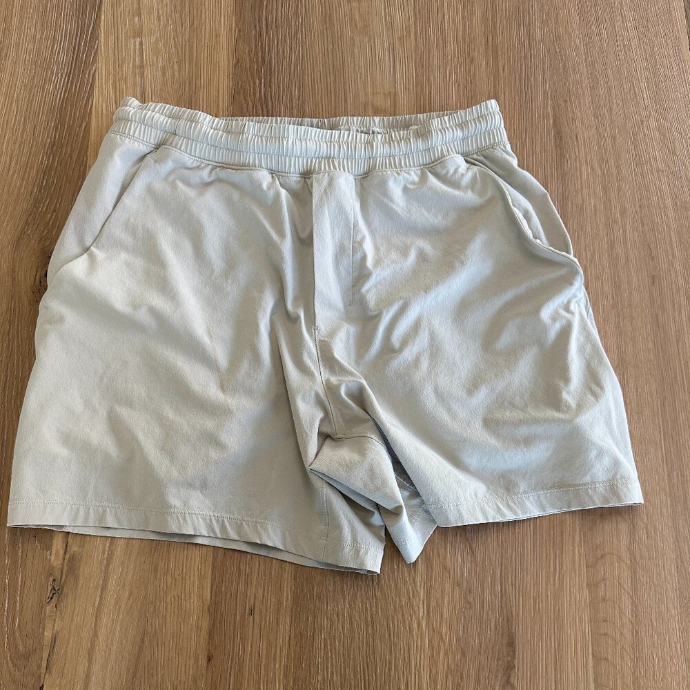 Lululemon Men's Pace Breaker Linerless Short 5" Size M